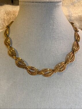 Vintage Monet Gold Tone Link Necklace Adjustable 14.5”-16.5”
